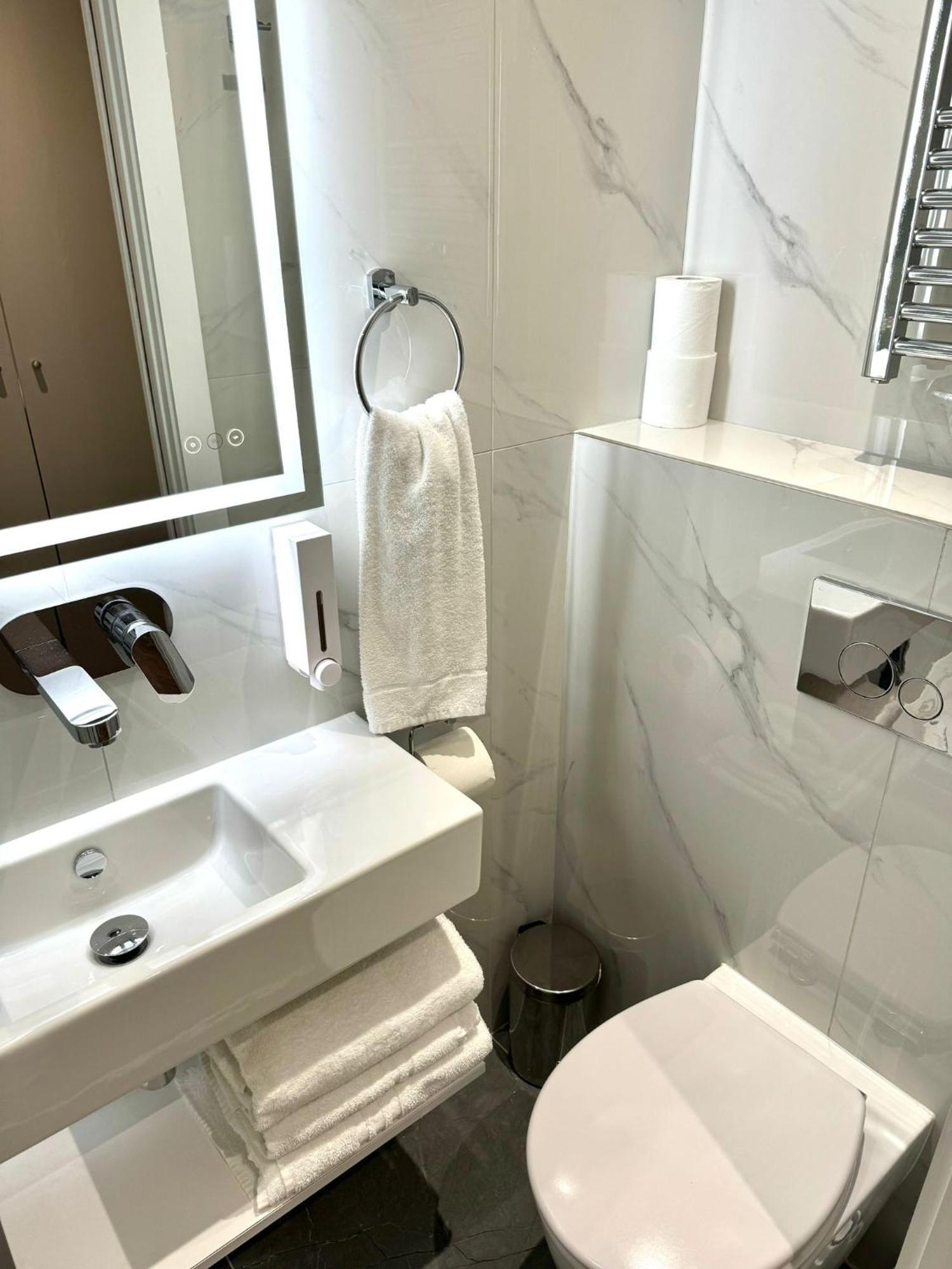 Nox Richmond Aparthotel Richmond  Ngoại thất bức ảnh