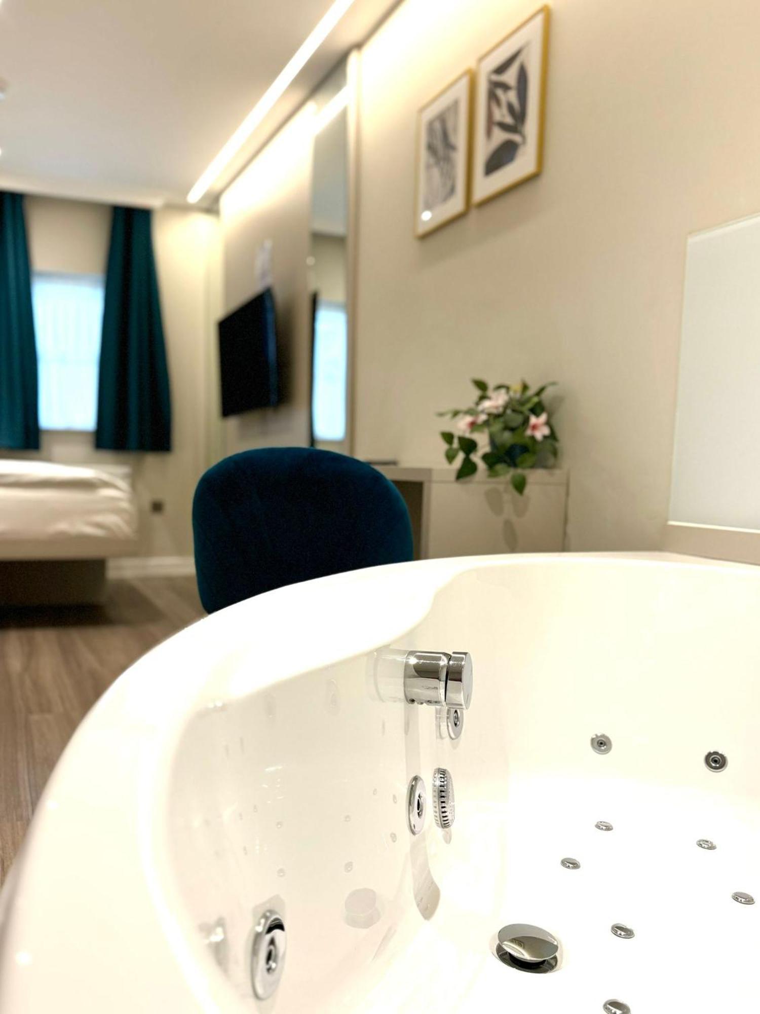 Nox Richmond Aparthotel Richmond  Ngoại thất bức ảnh